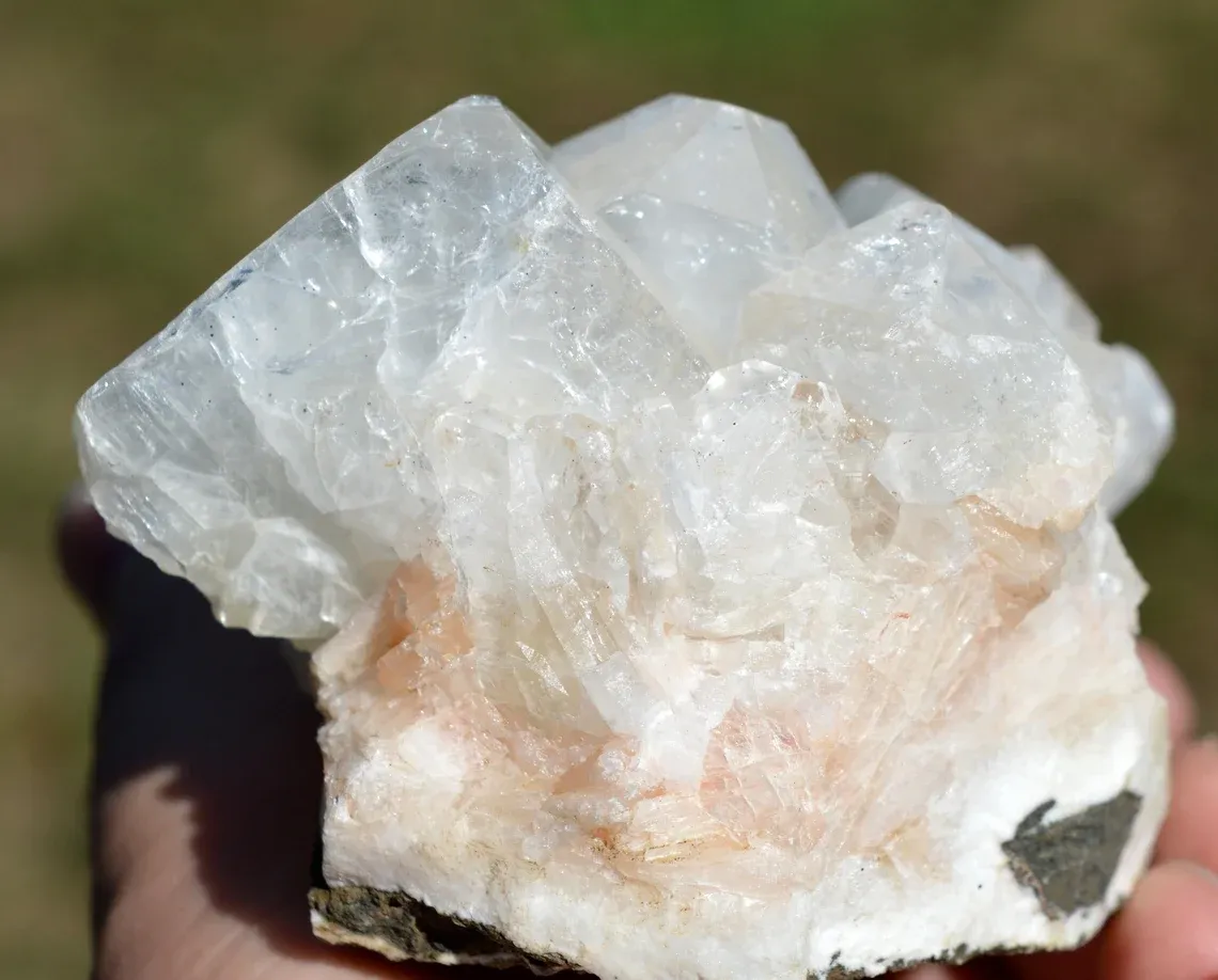 Apophyllite and Stilbite 860 grams - Jalgaon District, Maharashtra, India - image 3