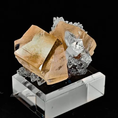 Apophyllite-Calcite - image 3