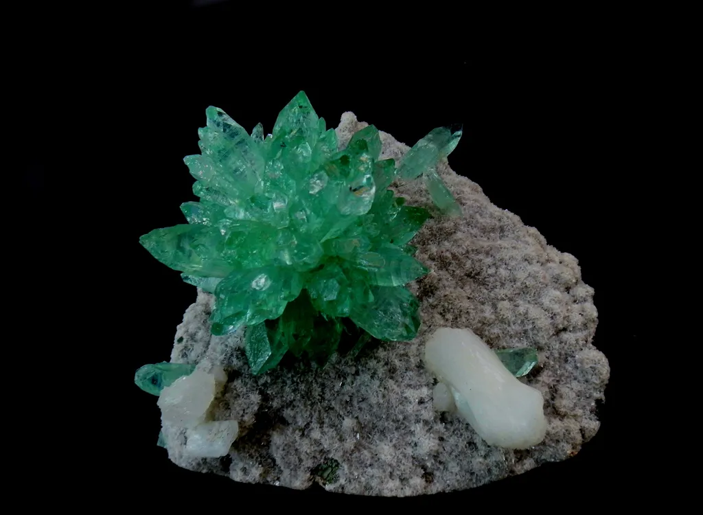 Apophyllite from India, Maharashtra, Momin Akhada, Rahuri, Ahmednagar District, Nashik Division image