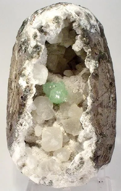 Apophyllite-(Kf), Calcite image