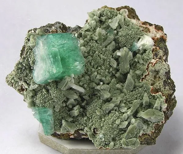 Apophyllite-(Kf), Heulandite image