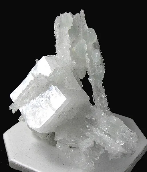 Apophyllite-(Kf), Prehnite image