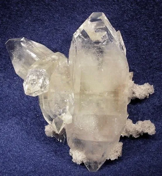 Apophyllite-(Kf), Quartz image