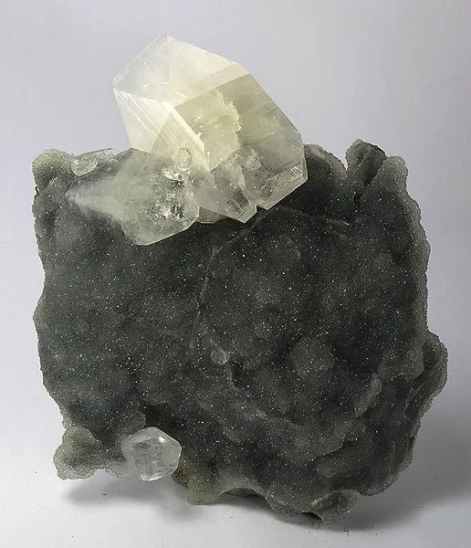 Apophyllite-(Kf), Quartz - image 1