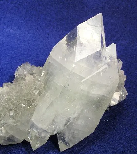 Apophyllite-(Kf), Quartz - image 2