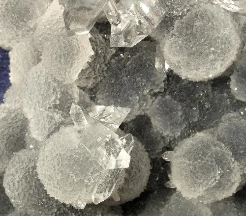 Apophyllite-(Kf), Quartz (Var: Chalcedony) - image 2