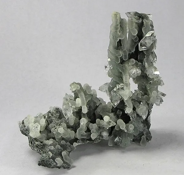 Apophyllite-(Kf), Quartz (Var: Chalcedony) image