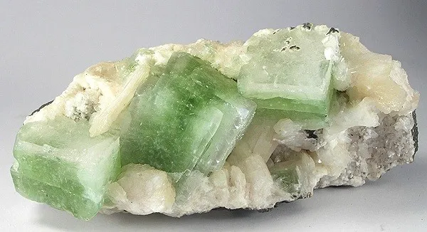 Apophyllite-(Kf), Stilbite-Ca - image 1