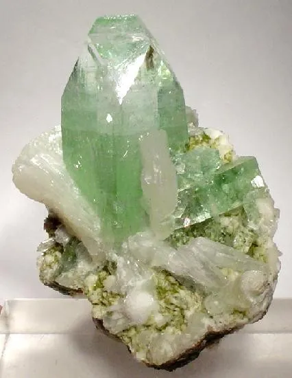 Apophyllite-(Kf), Stilbite-Ca - image 1