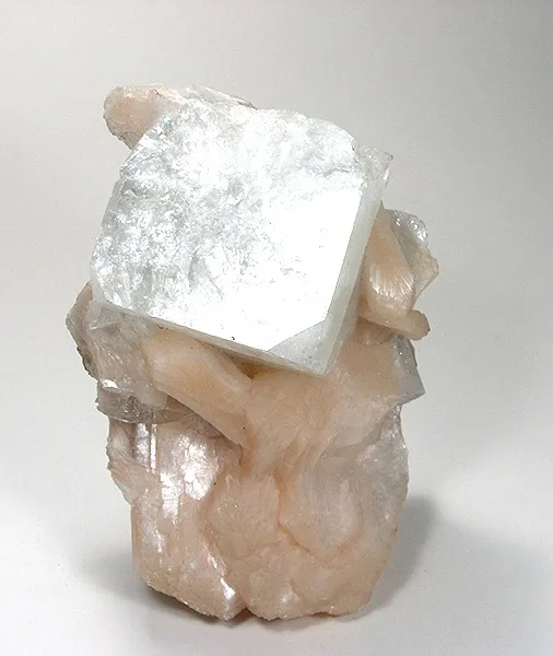 Apophyllite-(Kf), Stilbite-Ca - image 1