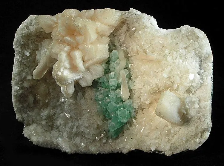 Apophyllite-(Kf), Stilbite-Ca - image 1