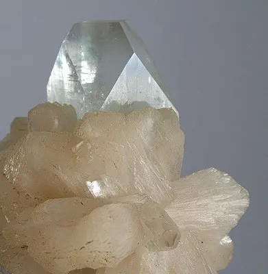 Apophyllite-(Kf), Stilbite-Ca - image 2