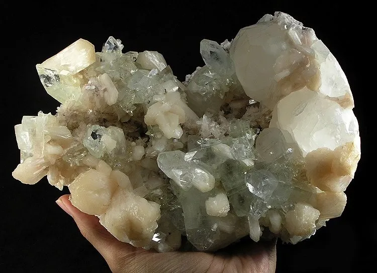 Apophyllite-(Kf), Stilbite-Ca, Calcite - image 1