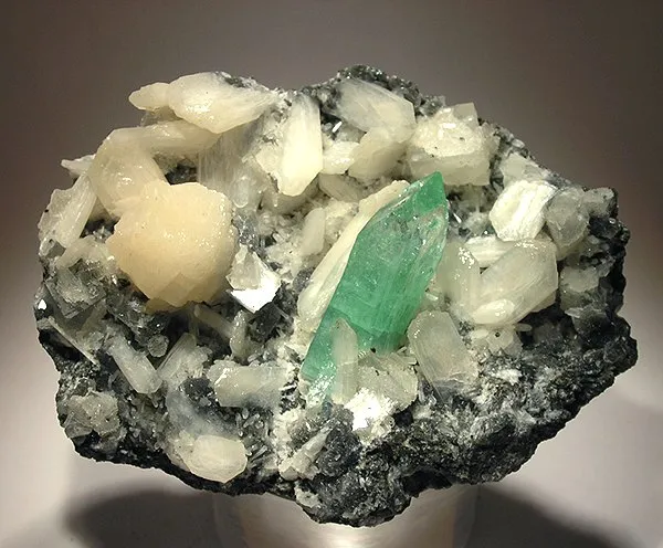 Apophyllite-(Kf), Stilbite-Ca - image 1