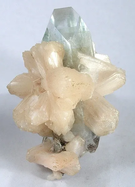 Apophyllite-(Kf), Stilbite-Ca - image 1
