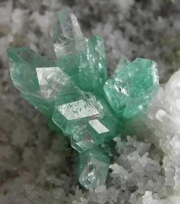 Apophyllite-(Kf), Stilbite-Ca, Heulandite-Ca, Quartz - image 3