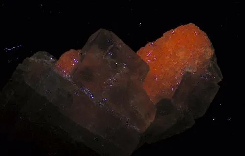 Apophyllite-(Koh), Calcite - image 2