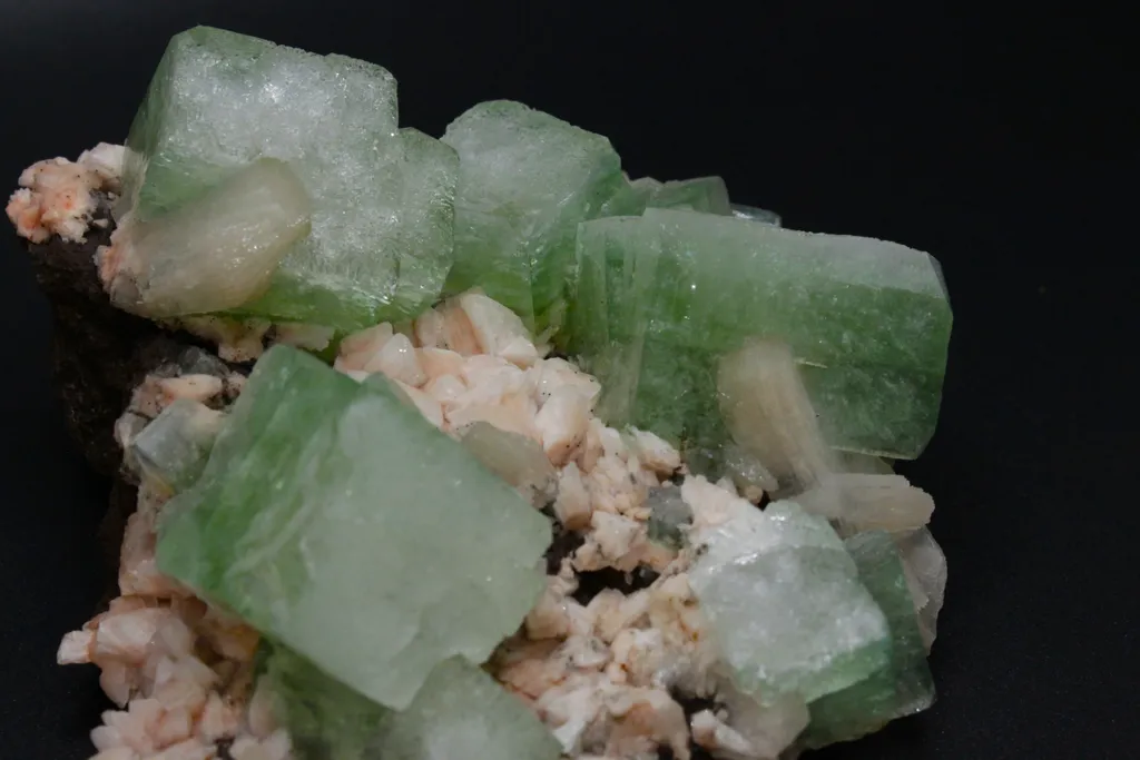 Apophyllite, light green crystals on Stilbite matrix - image 2