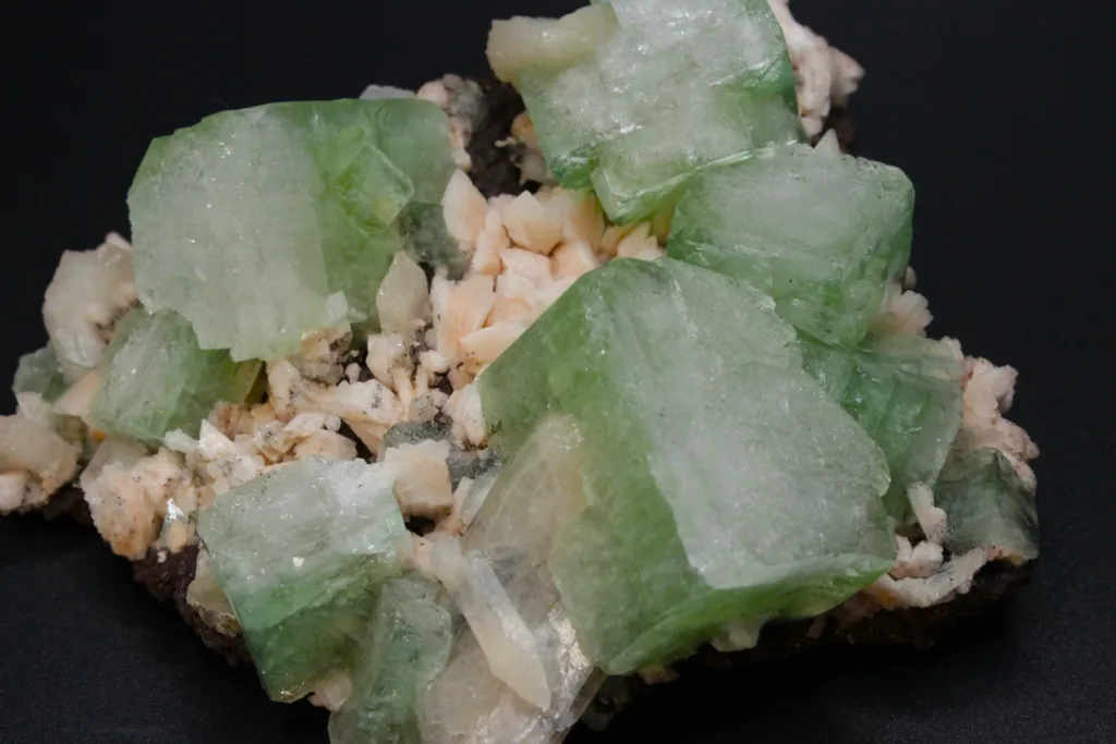 Apophyllite, light green crystals on Stilbite matrix image