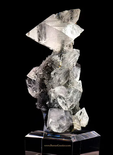 Apophyllite on Quartz image