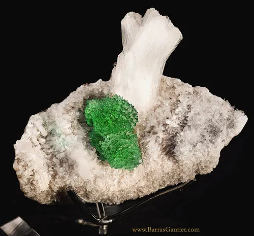 Apophyllite on Stilbite - image 2