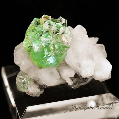 Apophyllite on Stilbite image