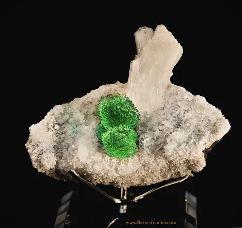 Apophyllite on Stilbite - image 4