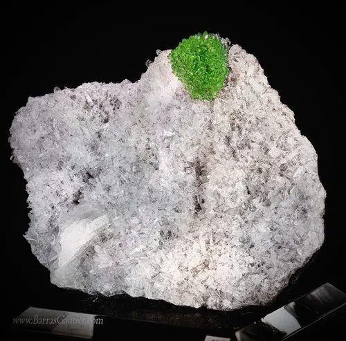 Apophyllite on Stilbite image