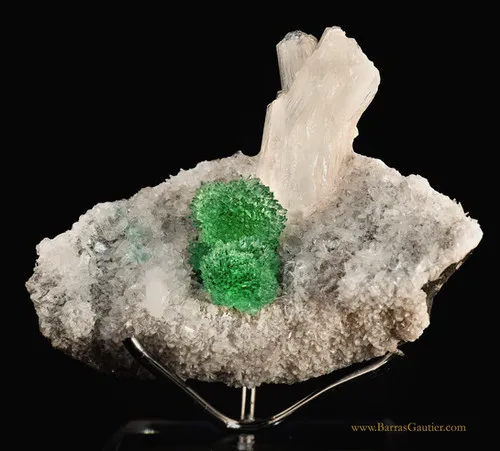 Apophyllite on Stilbite image