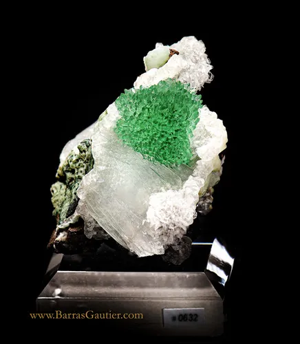 Apophyllite on Stilbite - image 3