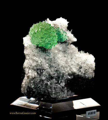 Apophyllite on Stilbite - image 3