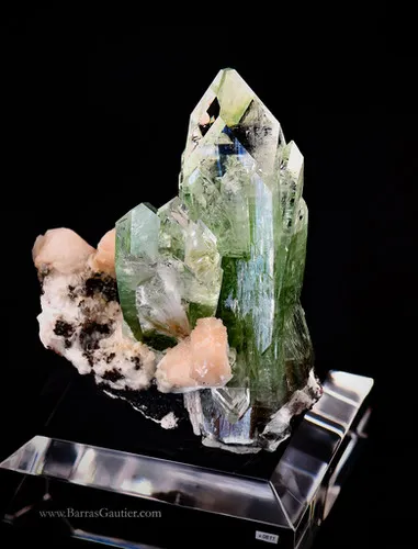 Apophyllite on Stilbite image