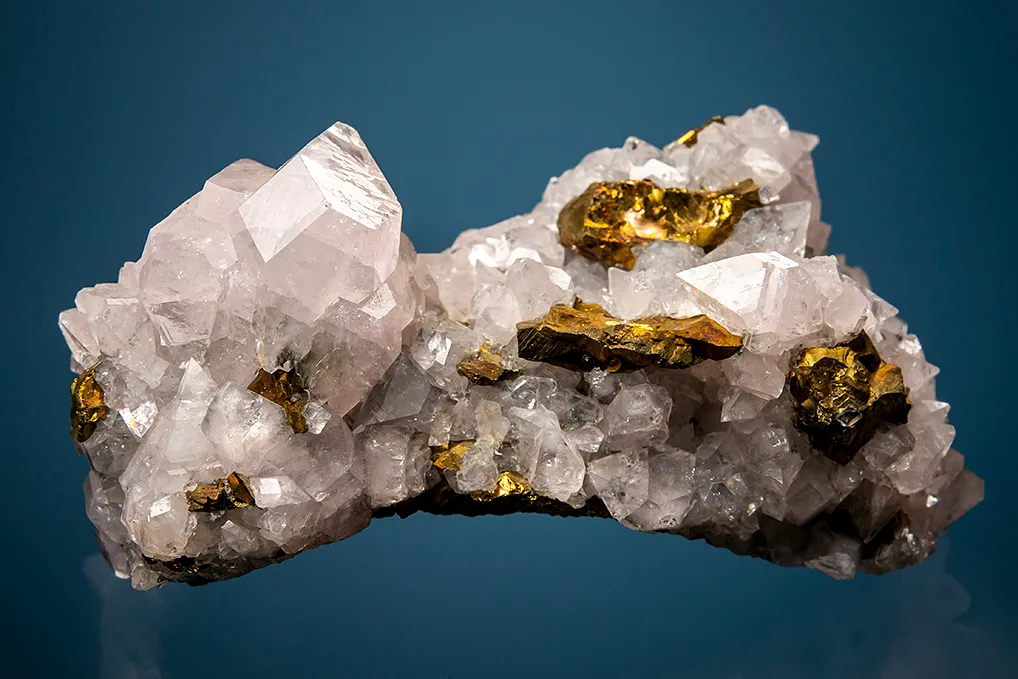 Apophyllite with Chalcopyrite image