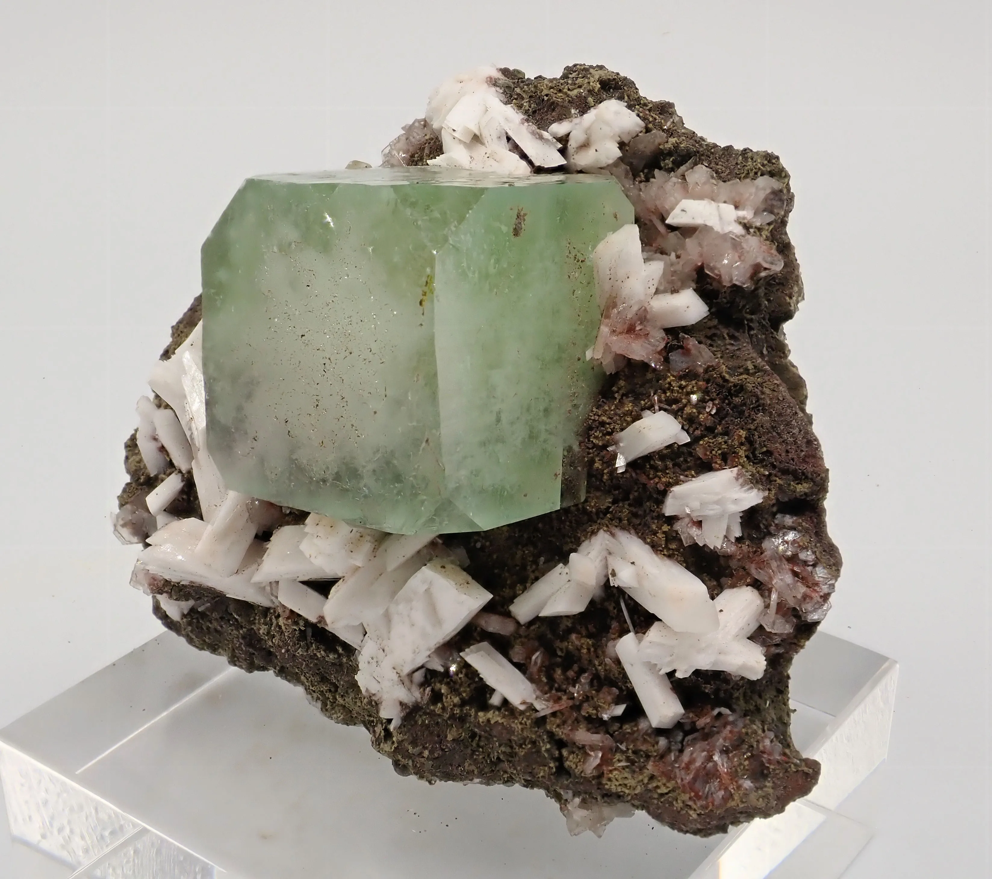 Apophyllite with Laumontite - image 2
