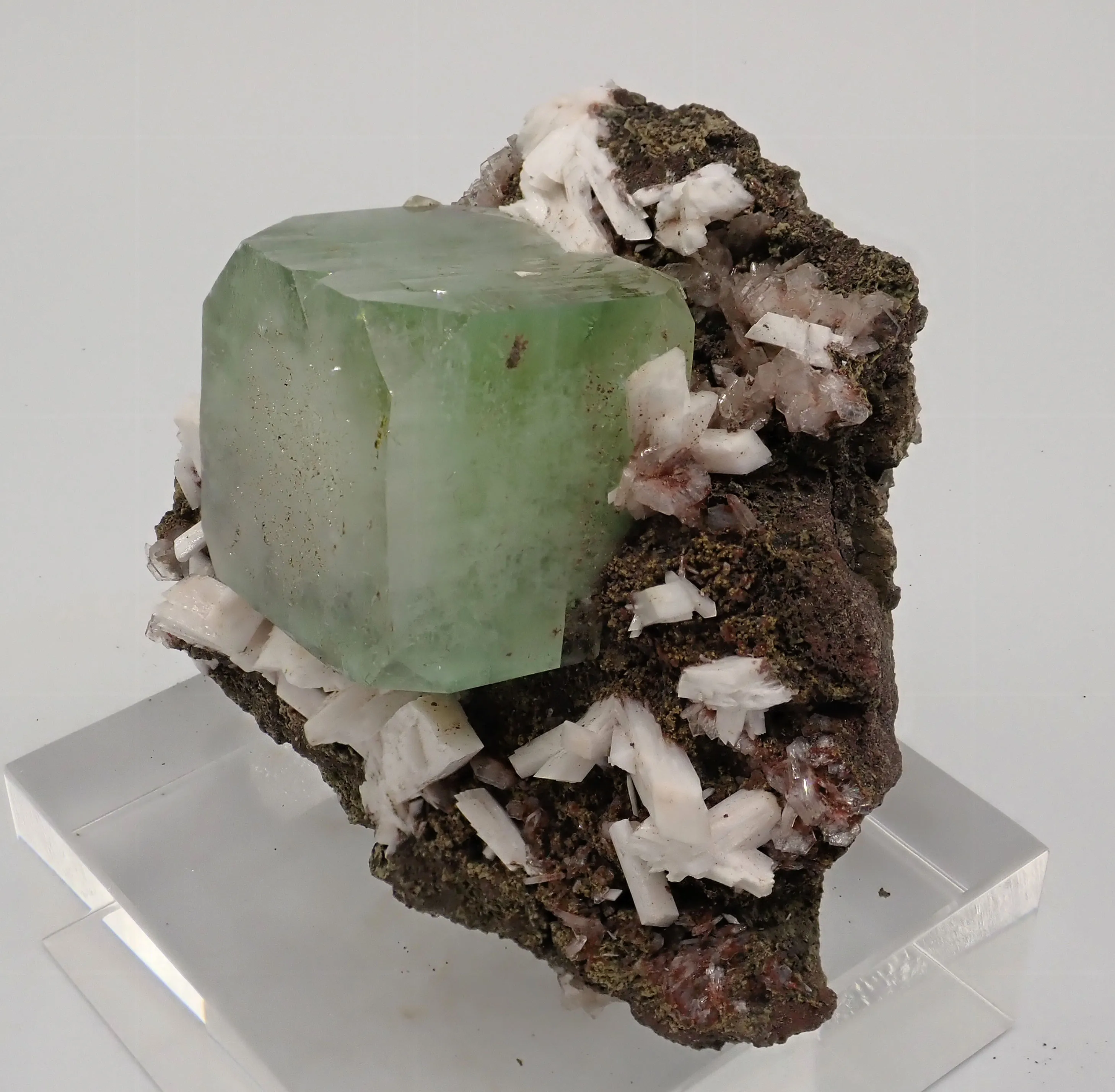 Apophyllite with Laumontite - image 3