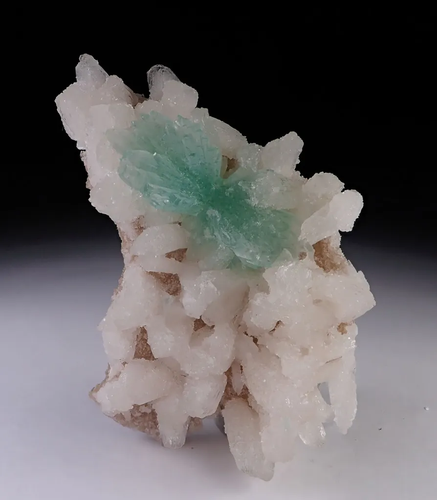 Apophyllite with Stilbite image