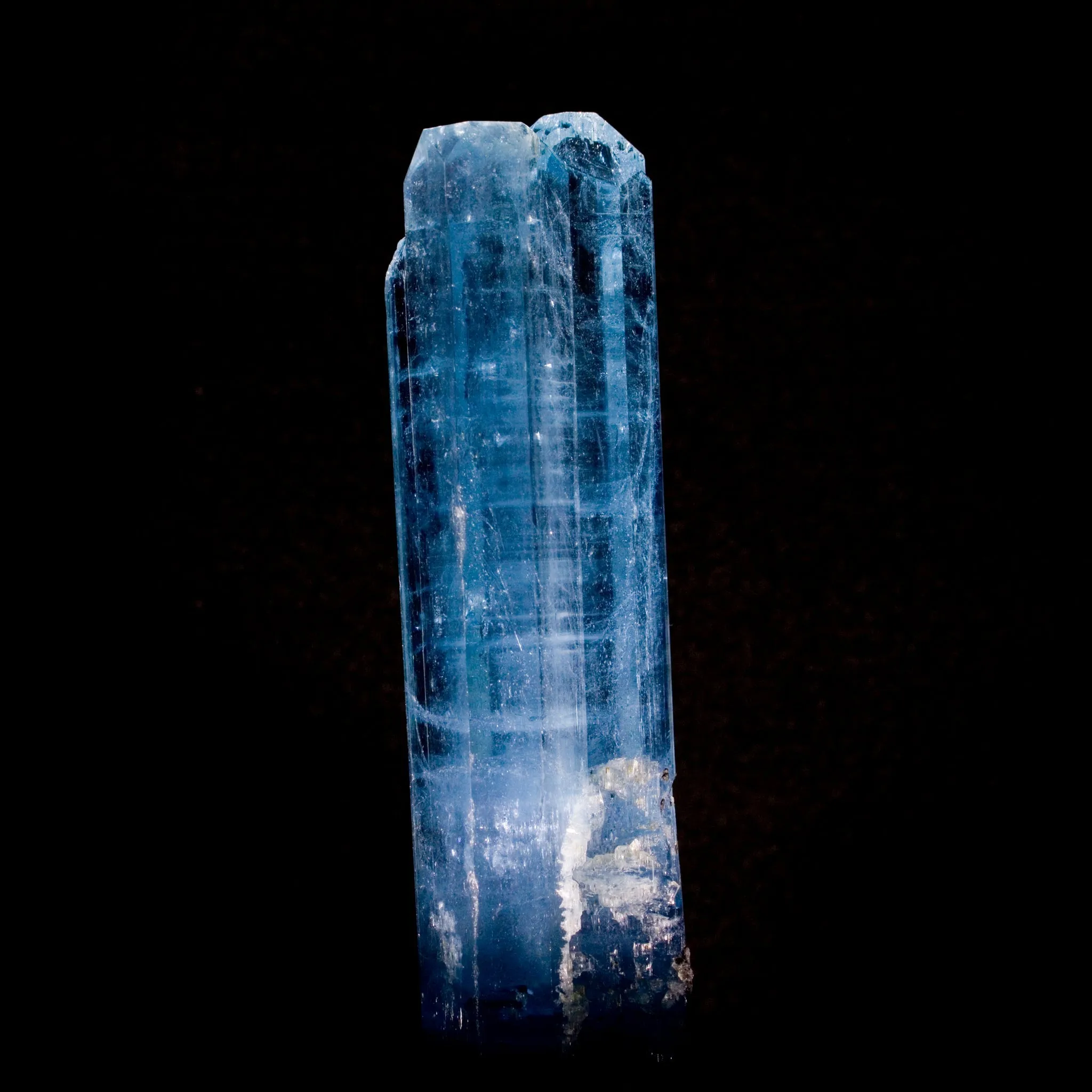 Aquamarine: 483 Carats, Multi-Terminated, Vietnam - image 4