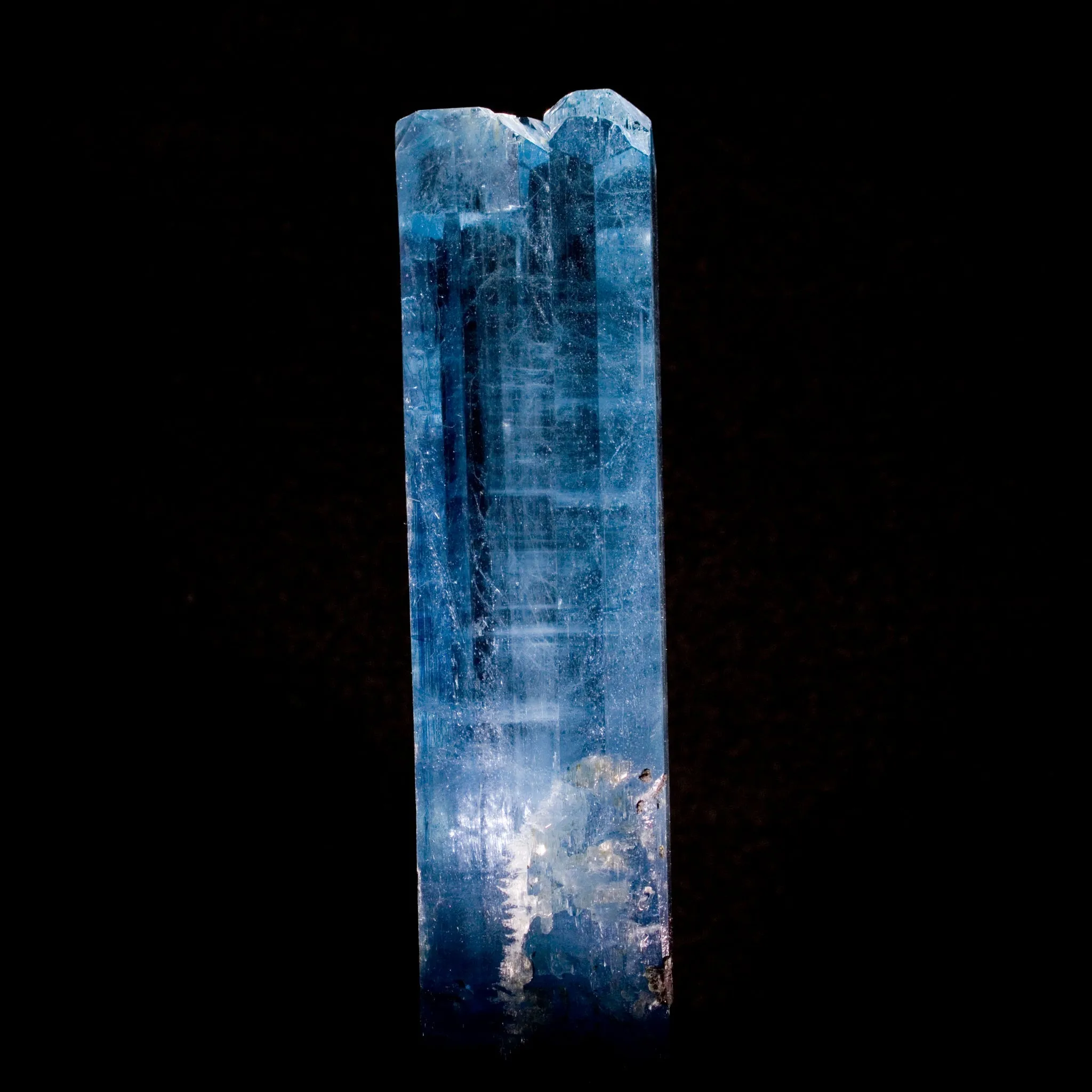 Aquamarine: 483 Carats, Multi-Terminated, Vietnam - image 3