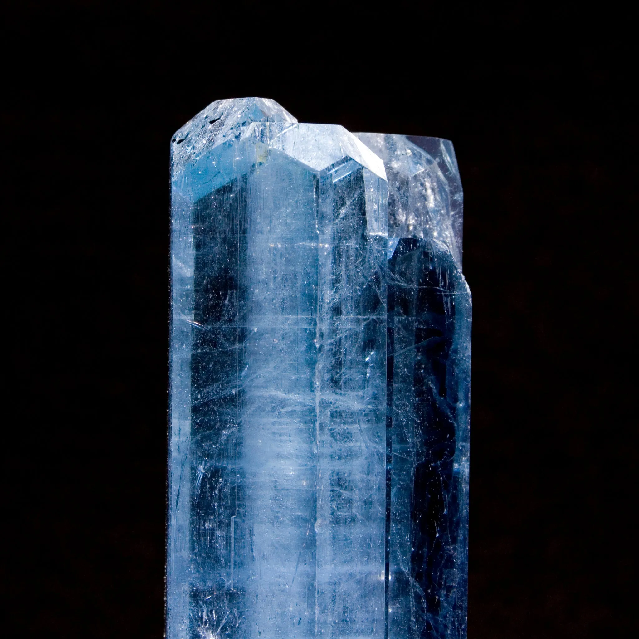 Aquamarine: 483 Carats, Multi-Terminated, Vietnam - image 9