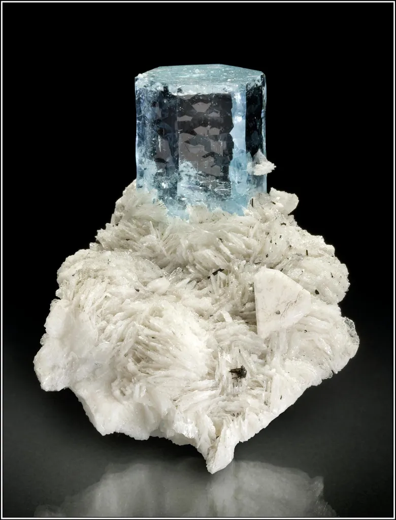 Aquamarine (Beryl), Cleavelandite (Albite) image