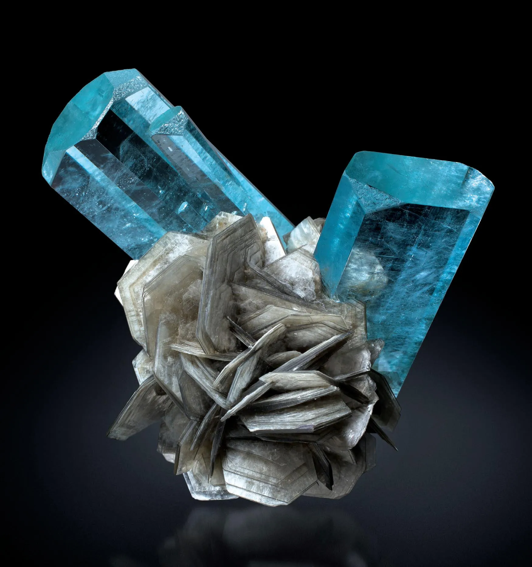 Aquamarine Beryl, Muscovite - image 1
