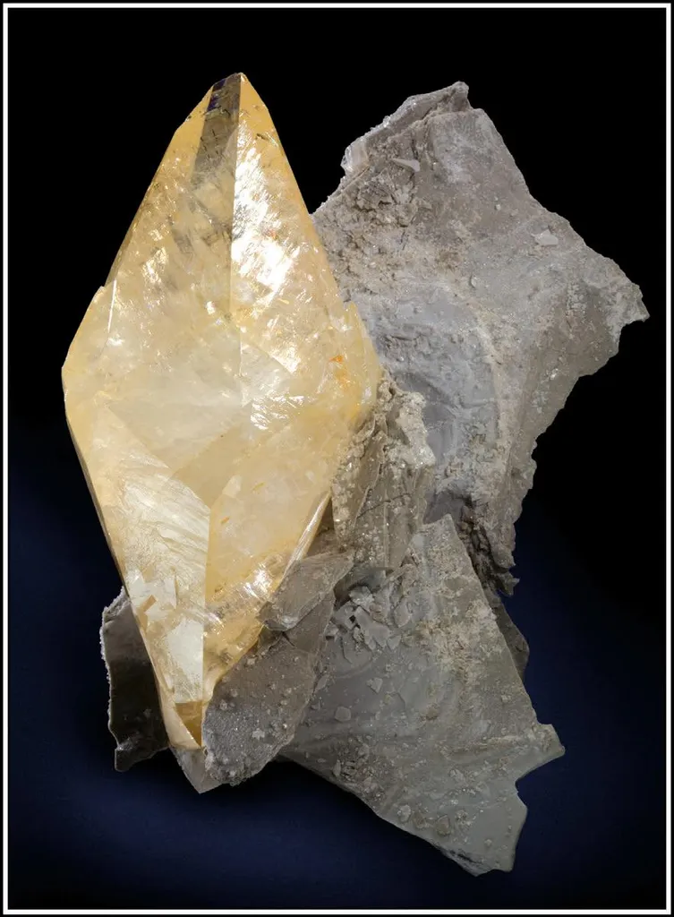 Aquamarine Beryl, Muscovite image