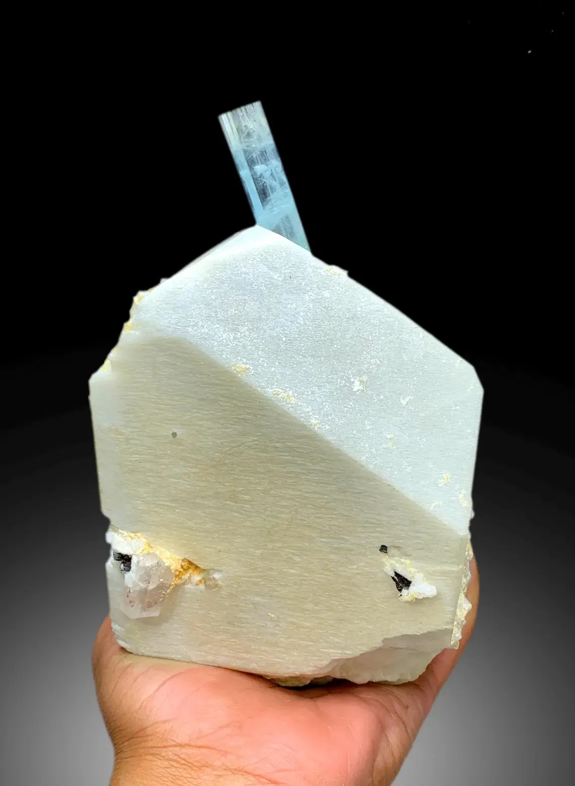 Aquamarine Crystal on Microcline Feldpsar with Quartz from Shigar valley Skardu Pakistan, 2465 g - image 5