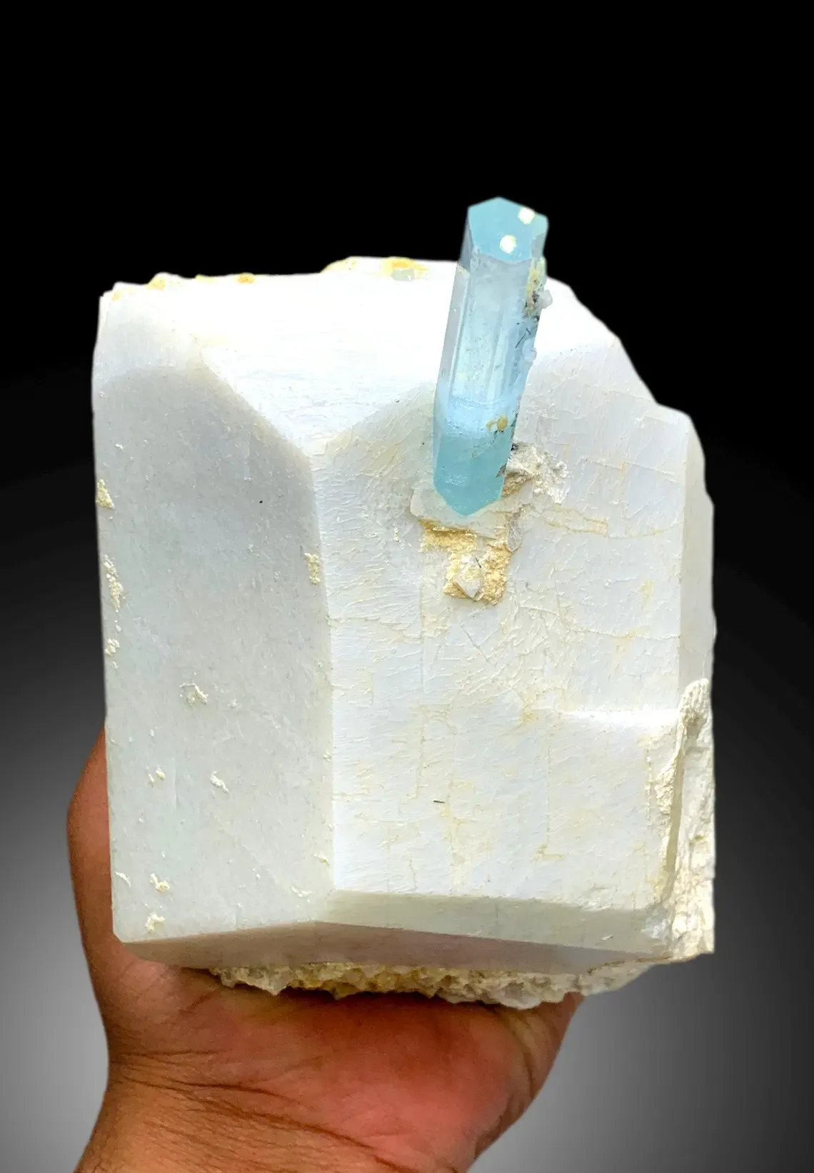 Aquamarine Crystal on Microcline Feldpsar with Quartz from Shigar valley Skardu Pakistan, 2465 g - image 4