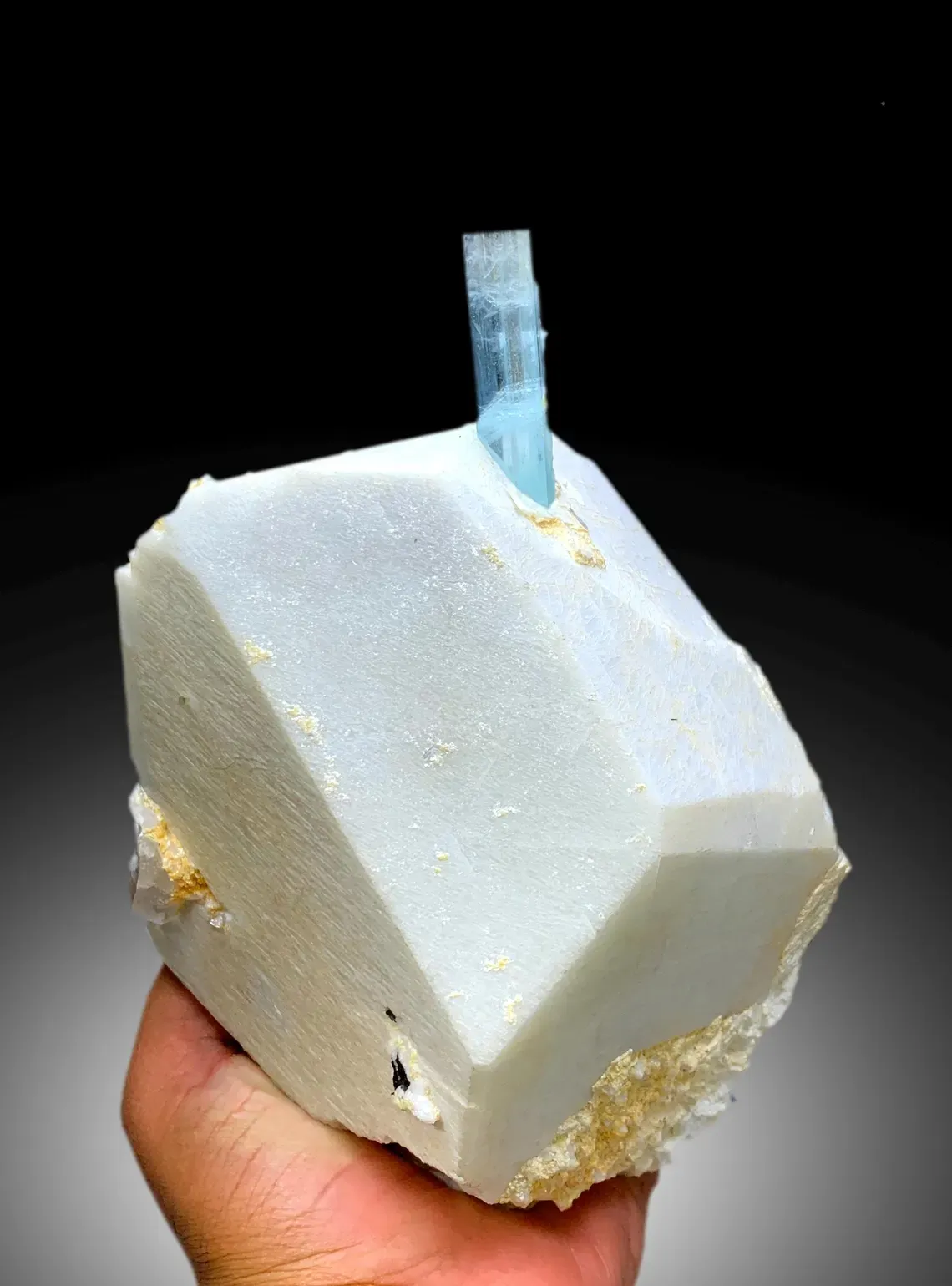 Aquamarine Crystal on Microcline Feldpsar with Quartz from Shigar valley Skardu Pakistan, 2465 g - image 2