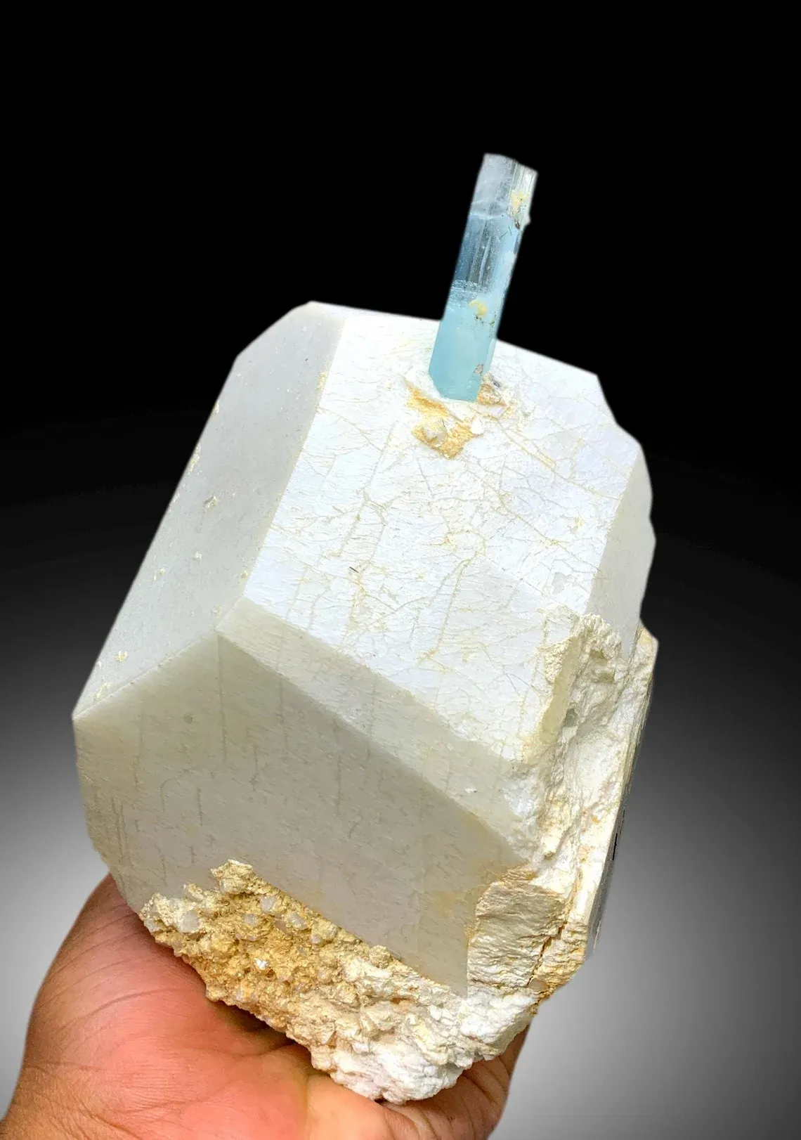 Aquamarine Crystal on Microcline Feldpsar with Quartz from Shigar valley Skardu Pakistan, 2465 g - image 1
