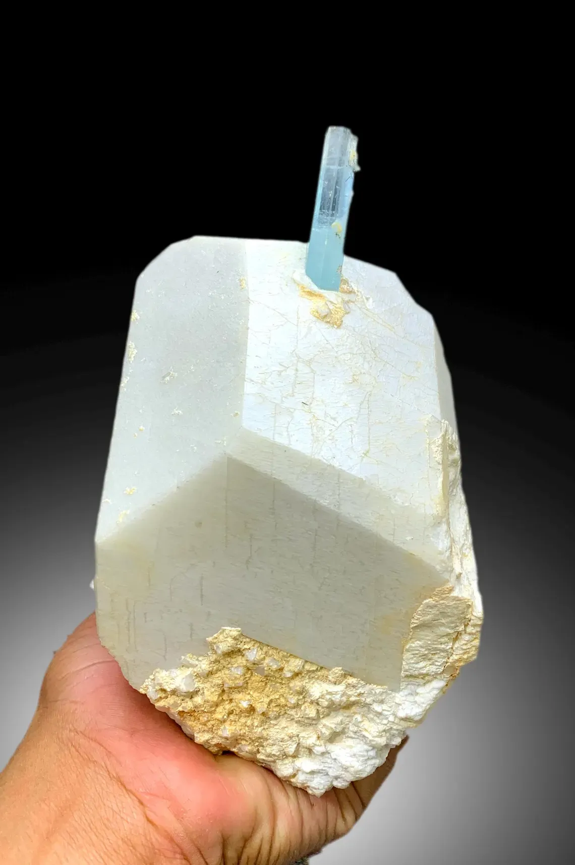 Aquamarine Crystal on Microcline Feldpsar with Quartz from Shigar valley Skardu Pakistan, 2465 g - image 3