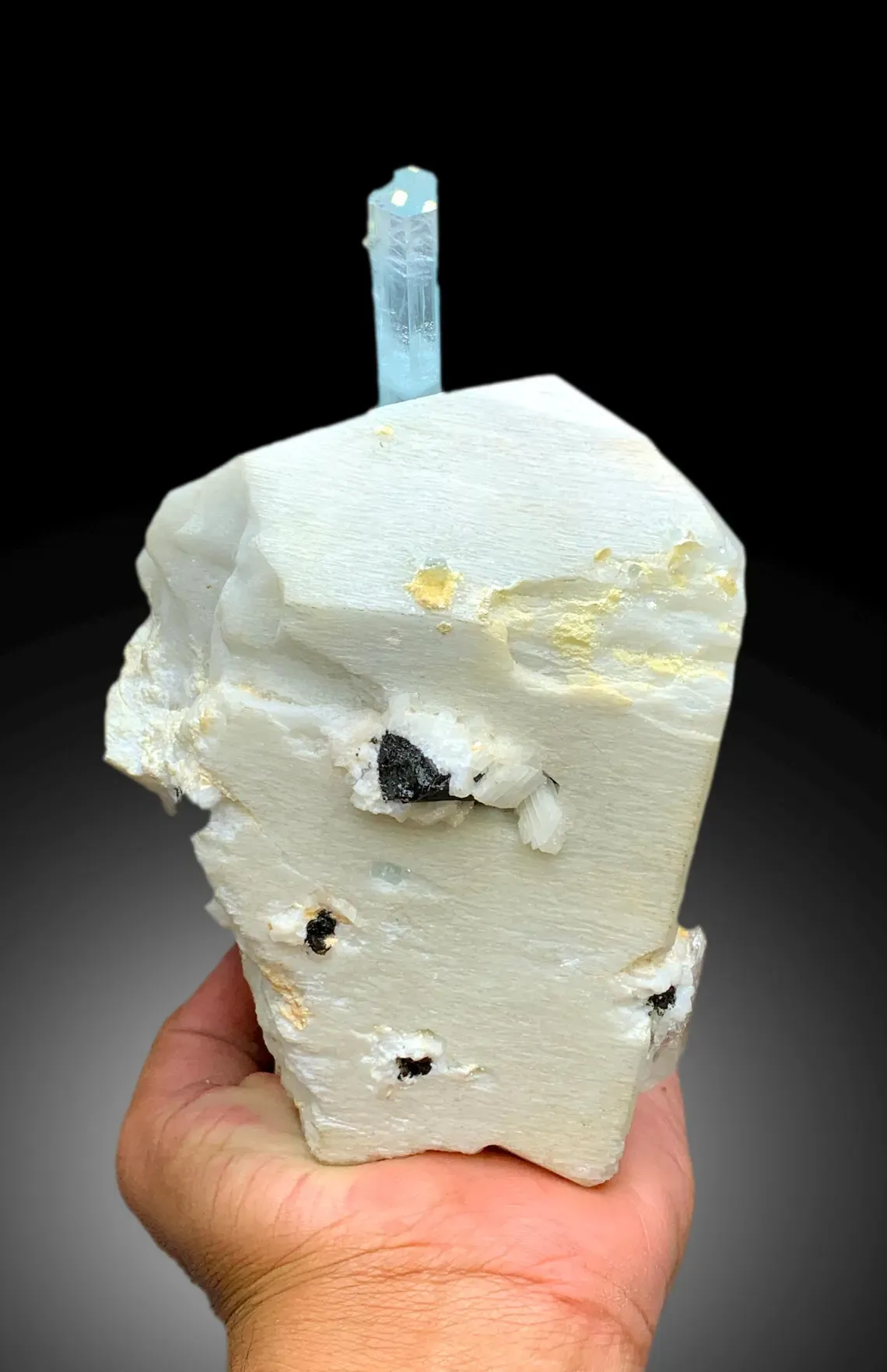 Aquamarine Crystal on Microcline Feldpsar with Quartz from Shigar valley Skardu Pakistan, 2465 g - image 8