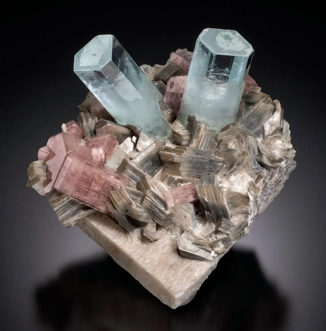 Aquamarine, Fluorapatite, Muscovite, Microcline - image 1