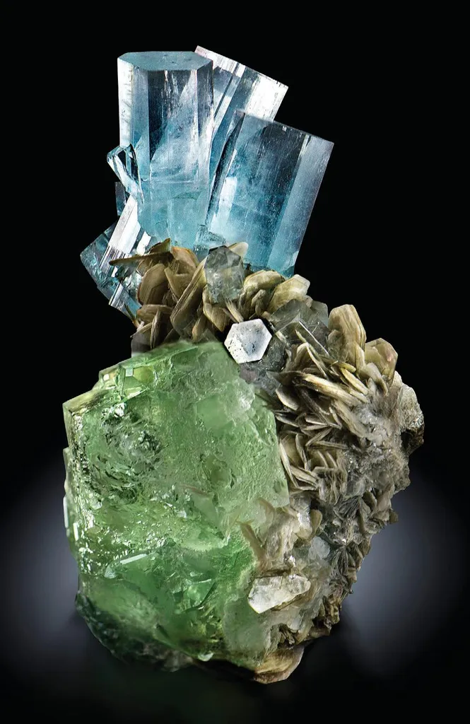 Aquamarine, Fluorite, Muscovite image